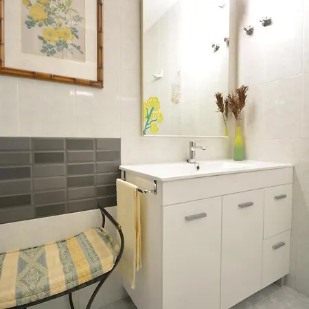 Apartman Con Terraza En El Entorno De *