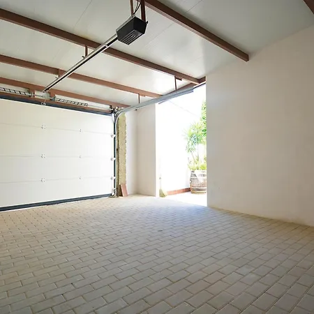 Apartman Con Terraza En El Entorno De